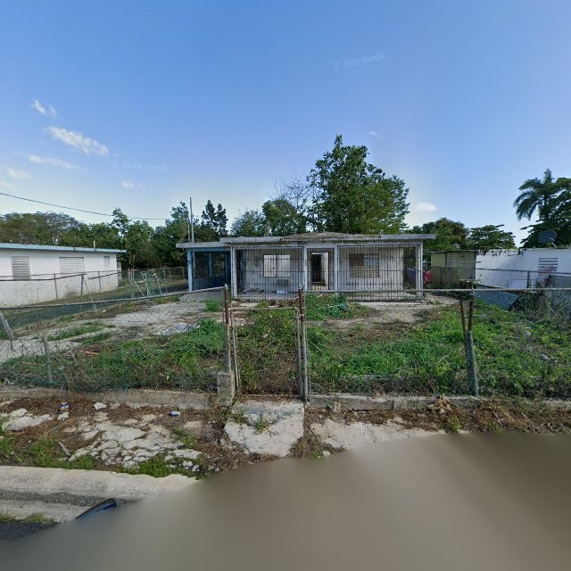 Reporte ciudadano de estorbo público en CQC4+GFJ Toa Baja, Puerto Rico, Toa Baja