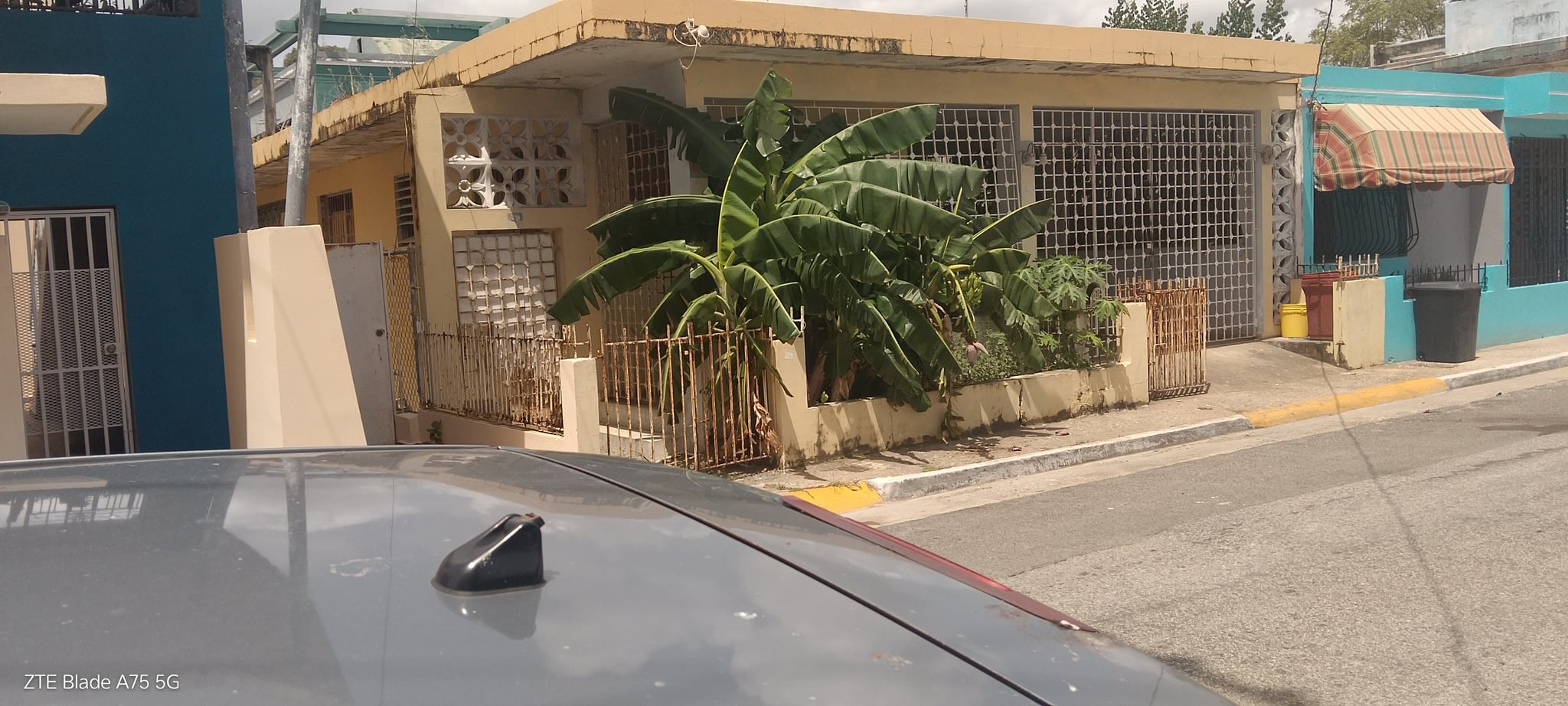 Reporte ciudadano de estorbo público en José Julián acosta pueblo, Vega baja, PR 00693, Vega Baja